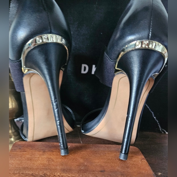 DKNY Iva Sandal Heels! - Picture 8 of 9